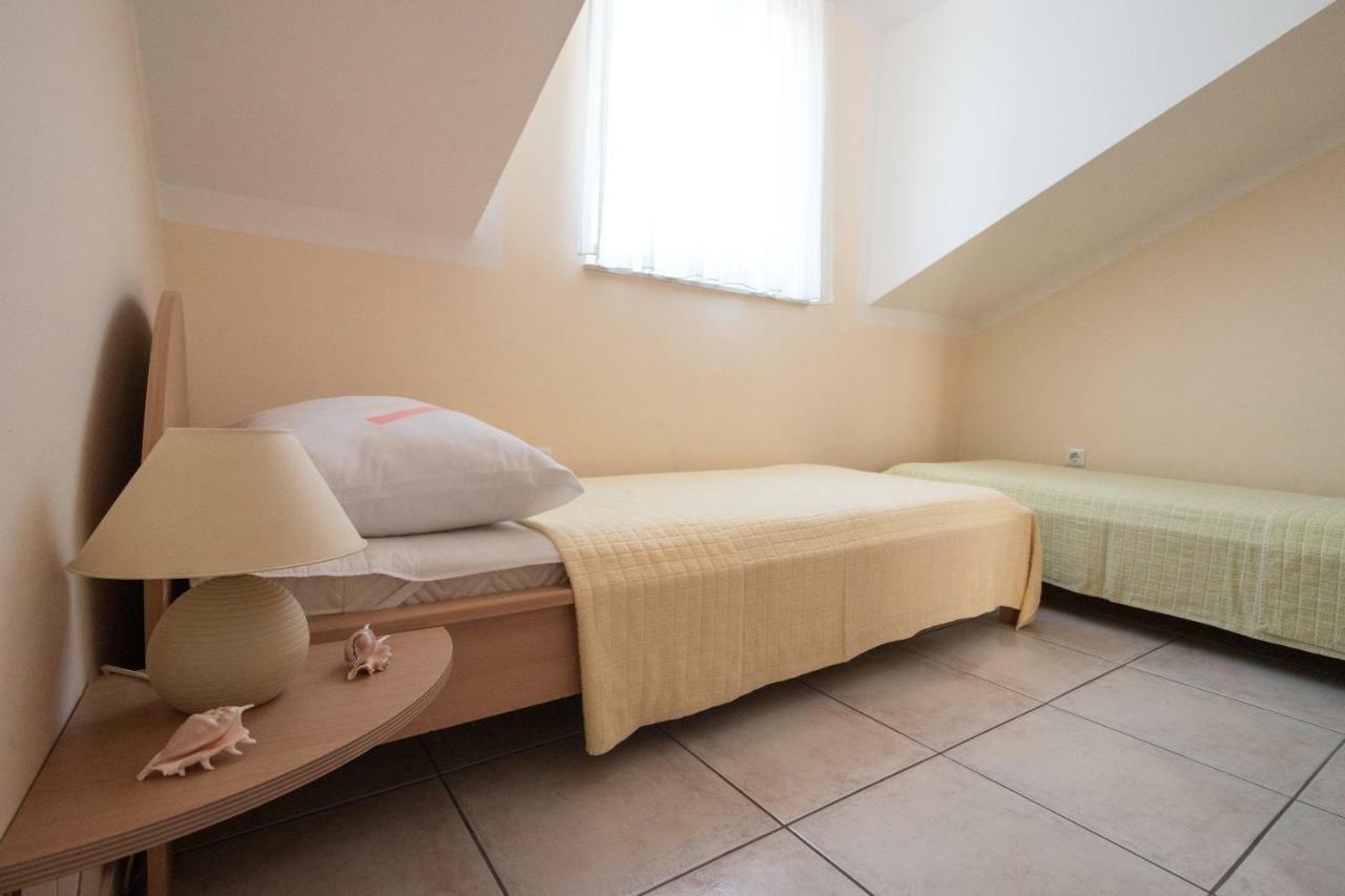 Apartman Nena Turanj Dış mekan fotoğraf